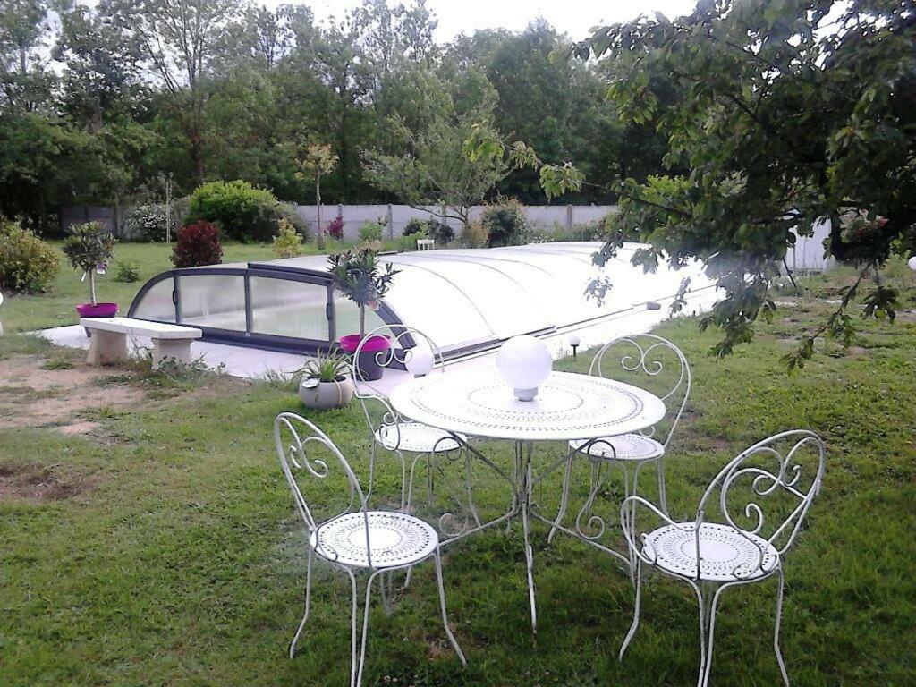 La Longere Des Gillettes Bed & Breakfast Bezenet Luaran gambar